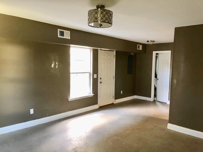 Photo - 4 Bedroom 2.5 Bath House in North Central - Downtown Charleston