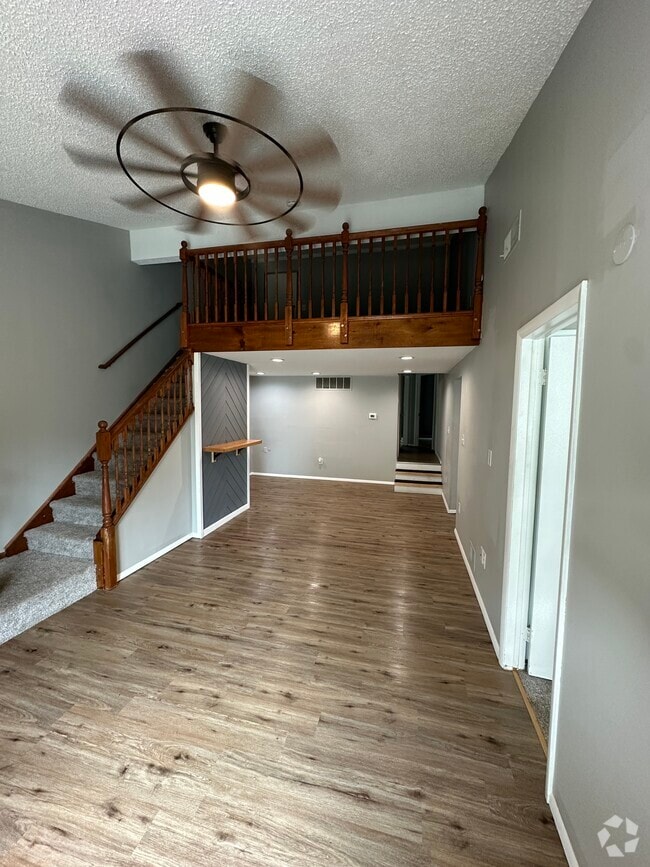 Building Photo - 105 View Ct Unit 204 Rental