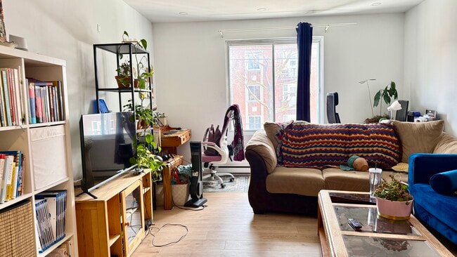 Building Photo - 3795 Av Saint-Kévin Unit 111