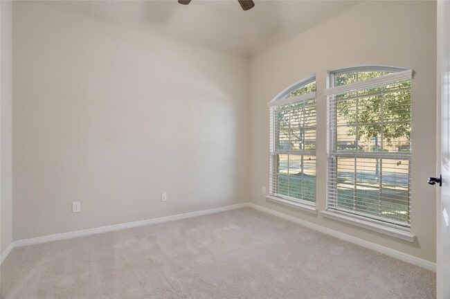 Photo - 624 Pedernales St