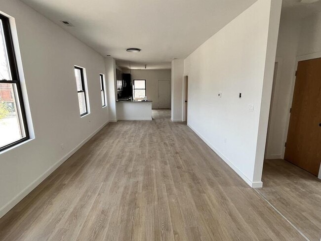 Photo - 1005 W 32nd St