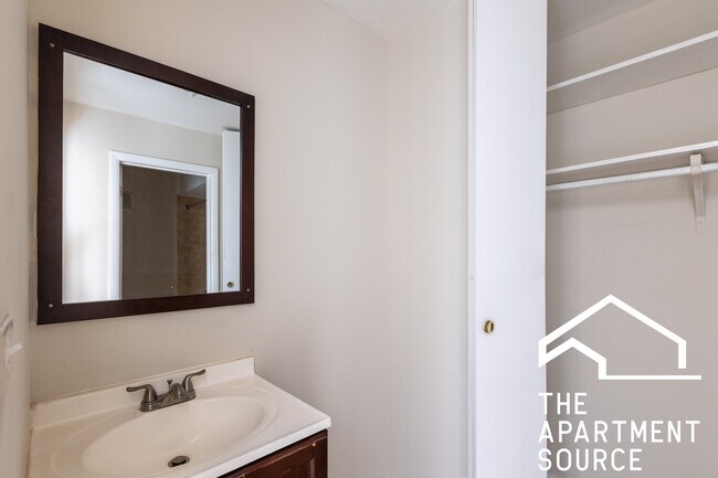 Photo - 5847 N Winthrop Ave Unidad 403