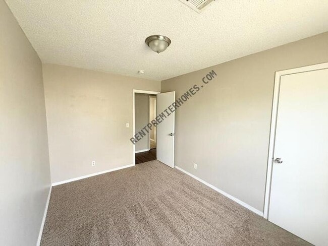 Photo - 1830 Lexington Rd