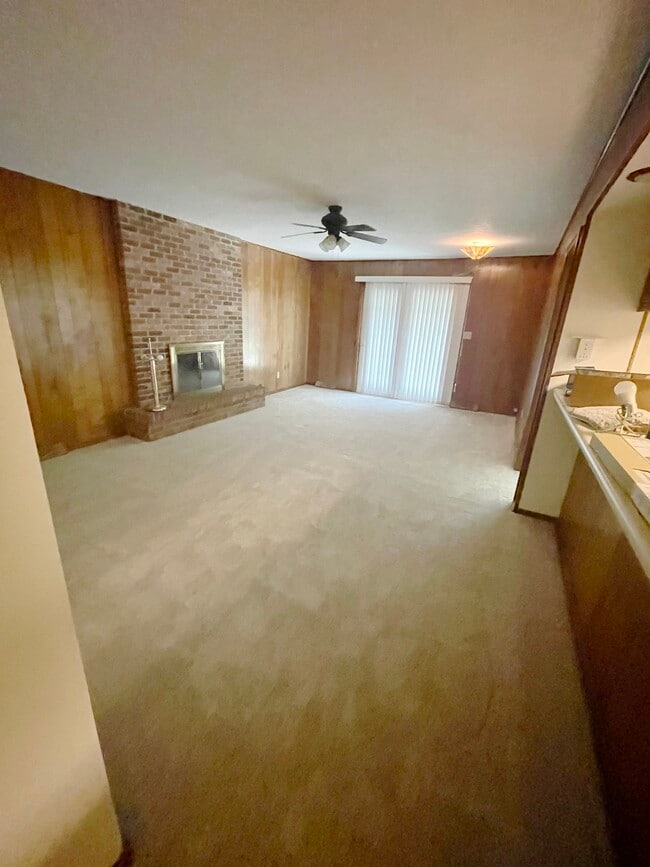 721 E Wellington Ct