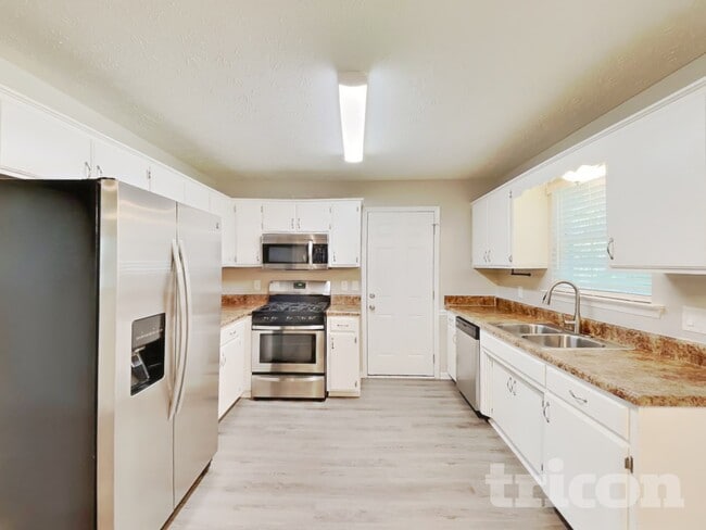 Photo - 1526 Amberwood Cir