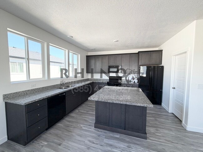 Building Photo - 4673 W Miramonte Wy