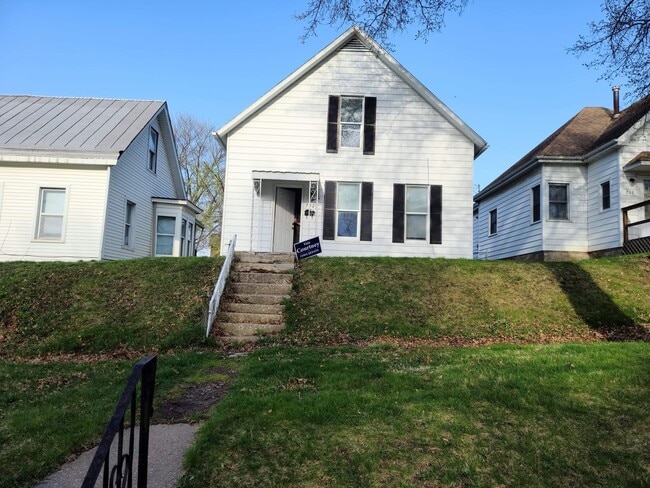 Photo - 3 bedroom with bonus room, 1 bath house in...