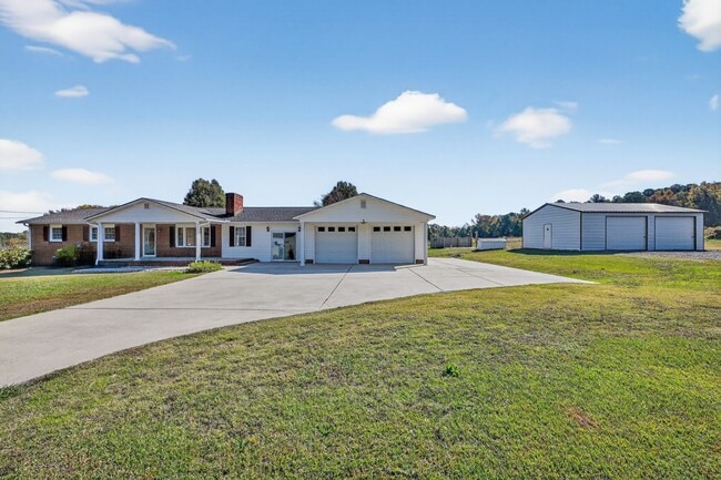 Photo - 1580 N Honeycutt St