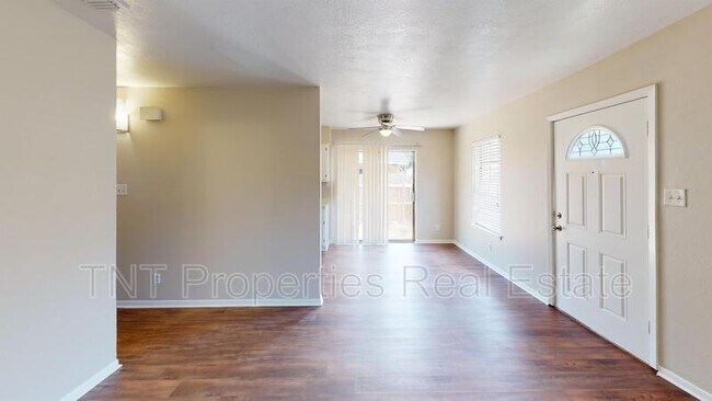 Photo - 2805 Sprucewood St Unidad A