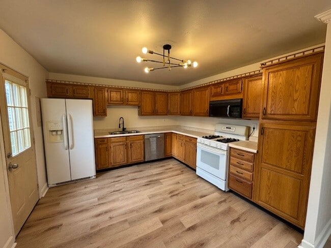 Photo - Beautiful 3BR/1BA spacious ranch style home in Warren Township