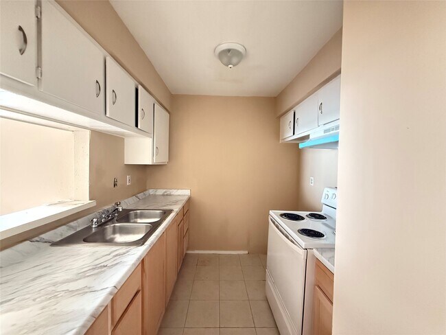 Photo - 7200 Clarewood Dr Unit 605