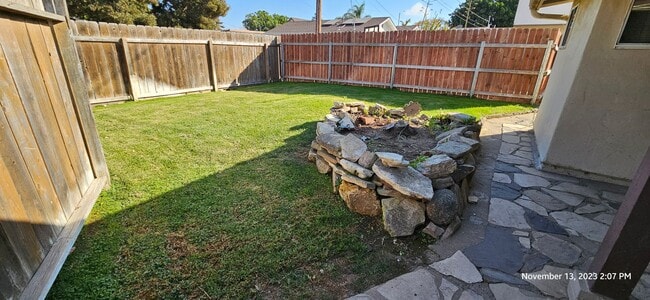 Centrally Located Small Cottage Studio with Private Yard - Centrally Located Small Cottage Studio with Private Yard