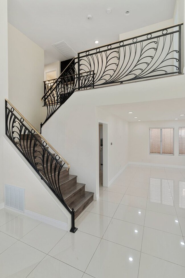 Photo - 7820 Millhopper Ave