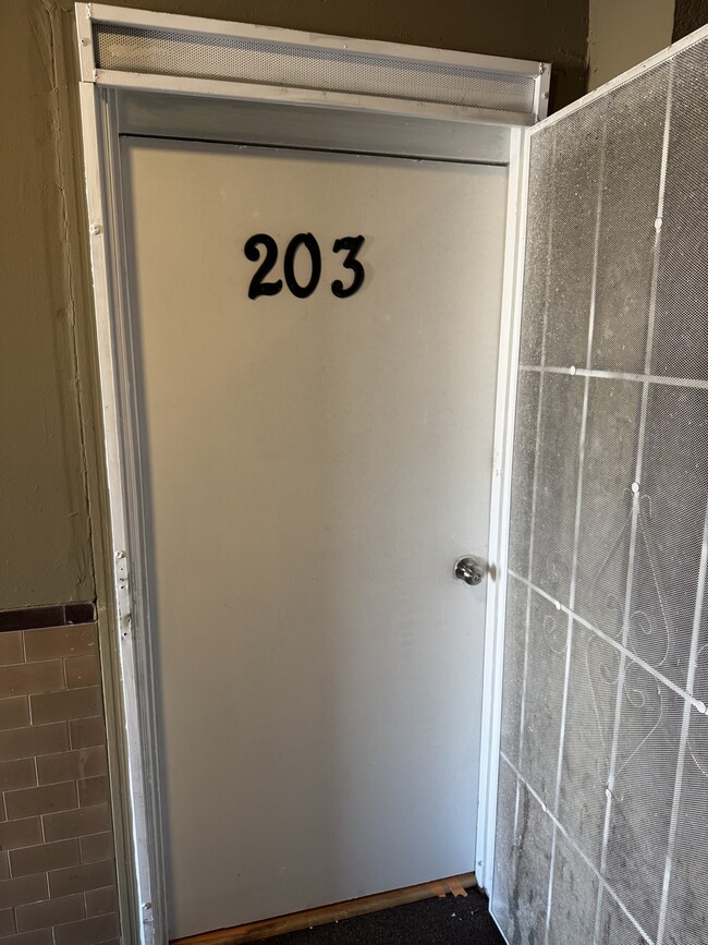 Building Photo - 256 W Florence Ave Unit 203