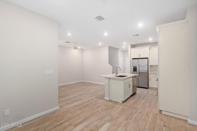 Photo - 729 E Zesta Ln