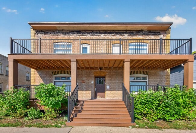 Building Photo - 211 Grotto St N Unit 3