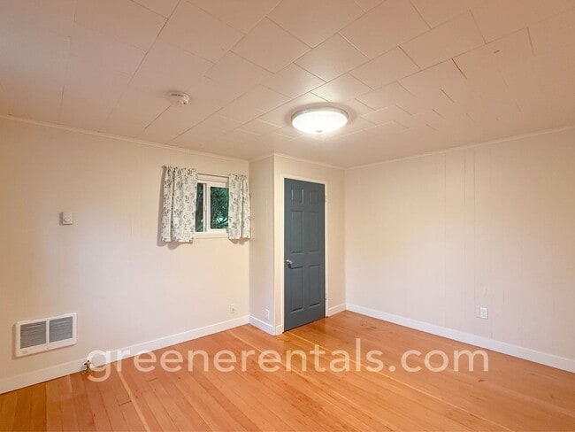 Photo - The Linn Apartments Unit 7