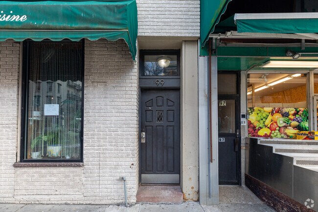 Entrada - 99 Washington St