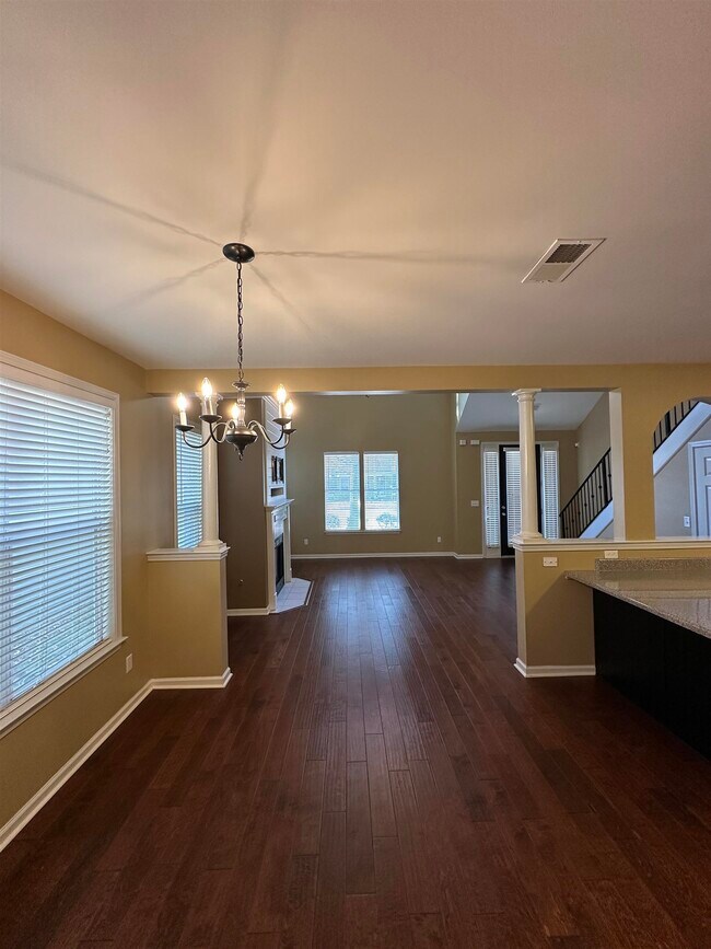 Photo - 1354 Island Pl E