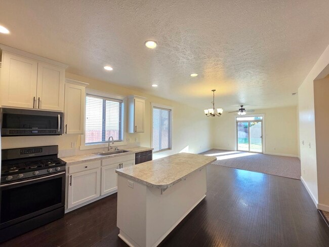 Photo - 4015 St Paul Ln