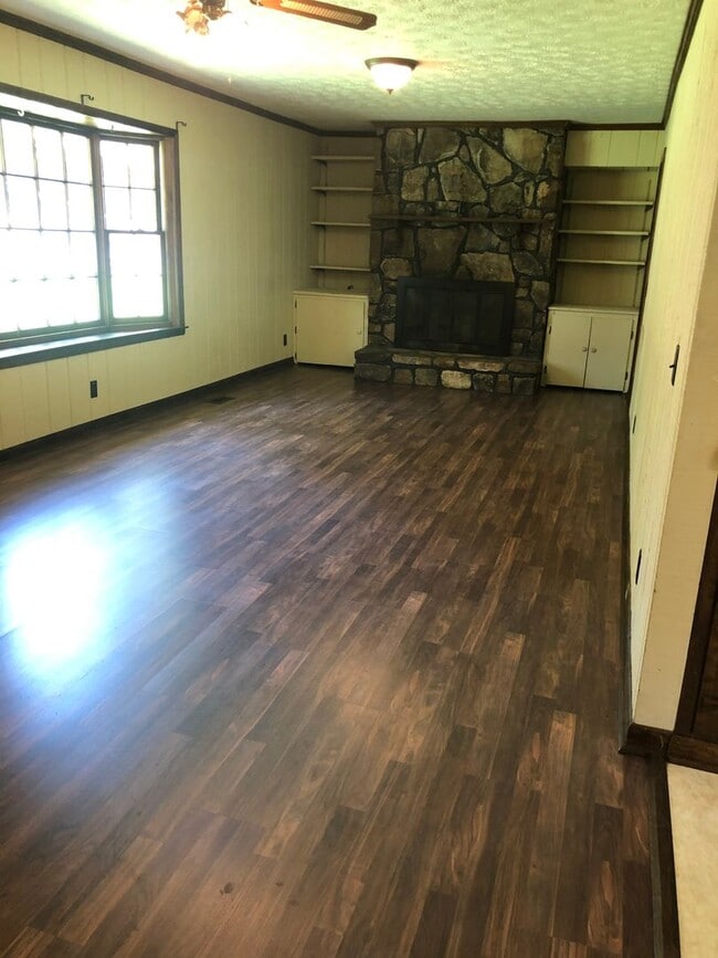 Photo - 880 Locke Dr