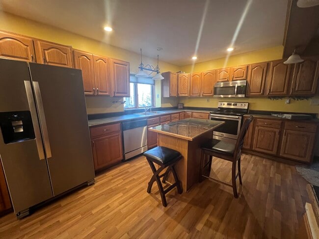 Photo - 4561 Island View Dr NE