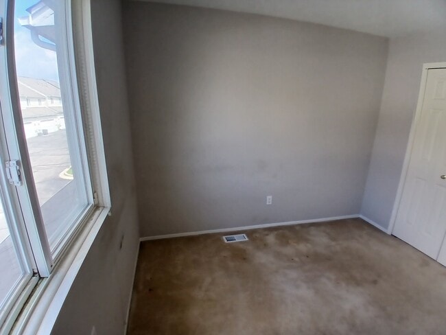 Photo - 257 Stonegate W