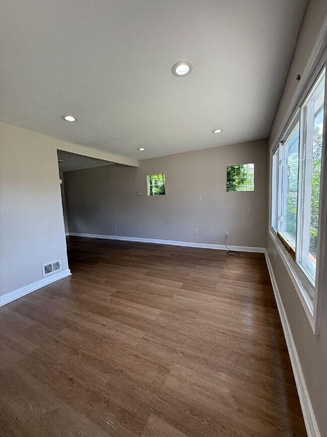 Photo - Find Comfort in Every Corner at Woodmont A...