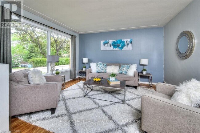 Photo - 196 Walker St