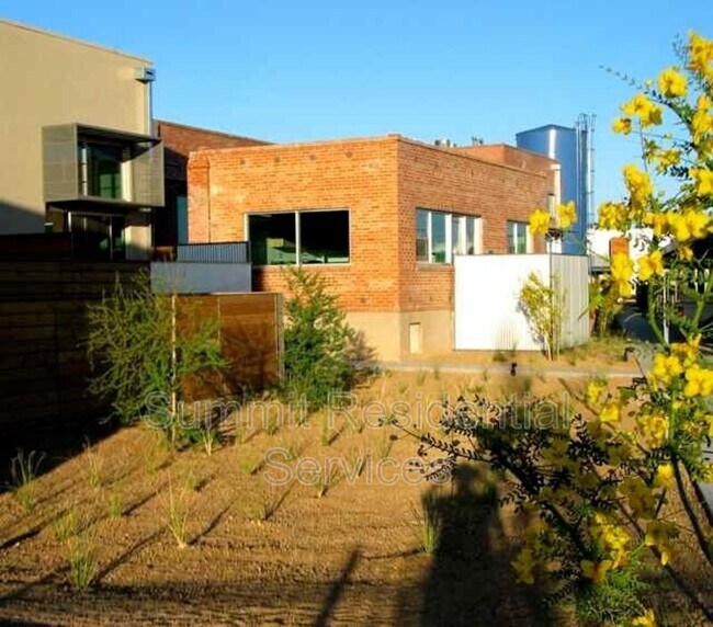 Photo - 1001 E 17th St Unit 121