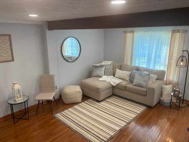 Photo - 7 Capland Ct