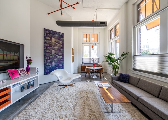 Building Photo - 523 Grand Blvd Unit 1B Rental
