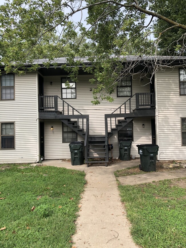 Blue Springs Quad Unit 4 - Blue Springs Quad House Unit 4