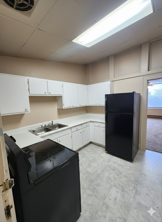 Photo - 321 N Main St