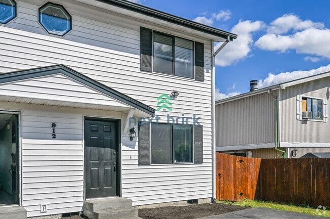 Building Photo - 2 BED & 1.5 BATH DUPLEX FOR RENT Rental