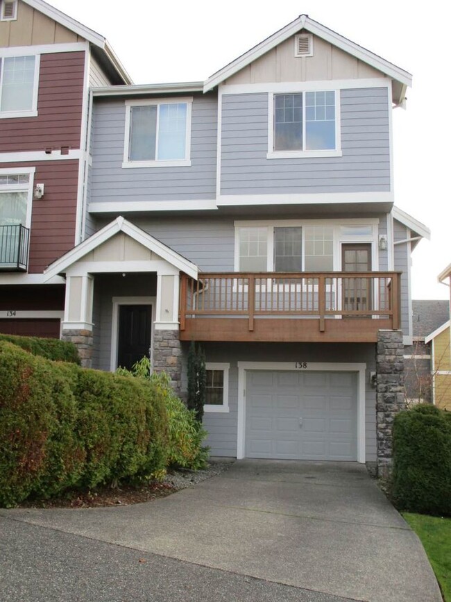 Stylish 3-Bedroom Townhouse in Fircrest Co... - Stylish 3-Bedroom Townhouse in Fircrest Co...