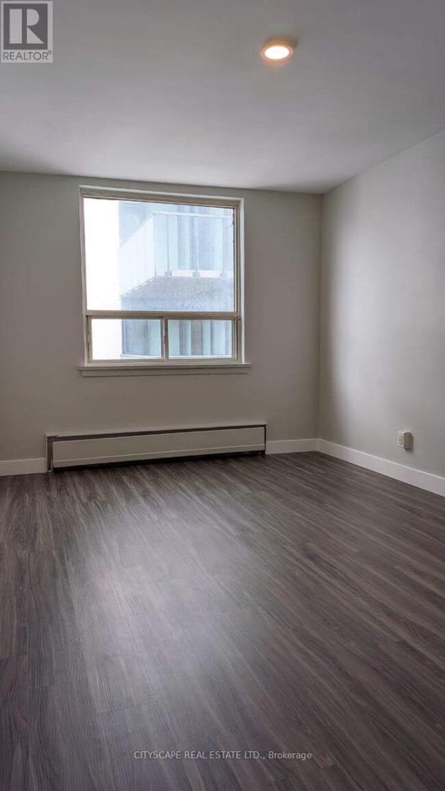 Photo - 85 Wellesley St E Unit 909