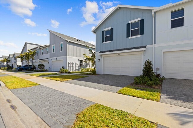 Photo - 4416 Longwood Lk Sq