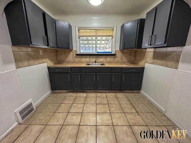 Photo - 9575 Longacre St