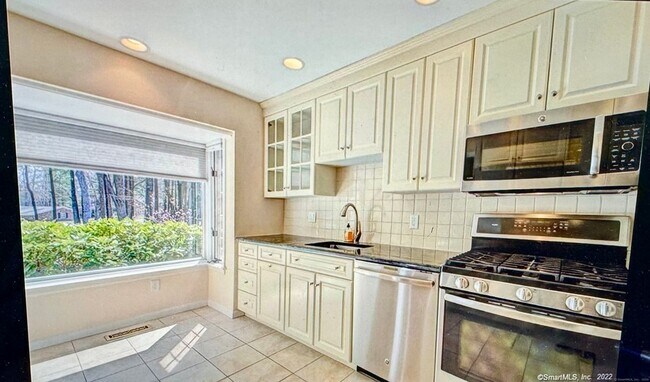 Photo - 136 Tunxis Village
