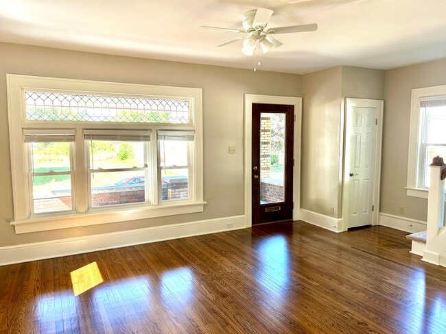 Photo - 631 W 5th St