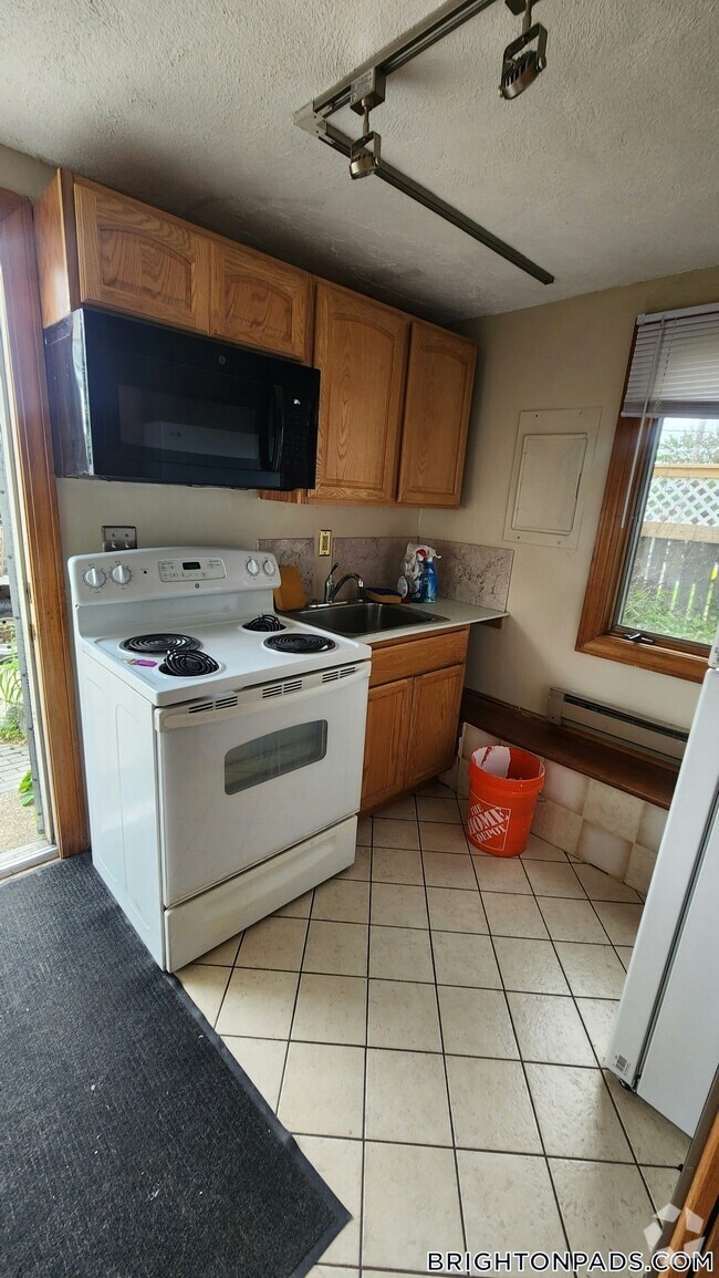 Building Photo - 54A Falkland St Rental