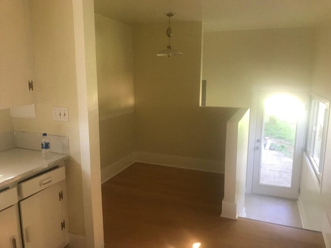 2-Bedroom 1-Bathrrom Single Family Home - 2-Bedroom 1-Bathrrom Single Family Home