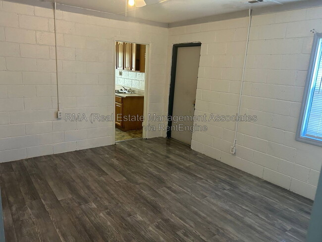 Photo - 923 Cleveland St