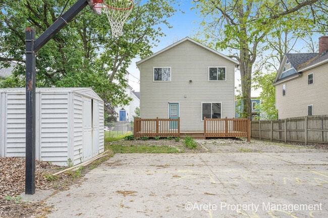 Photo - 147 National Ave SW