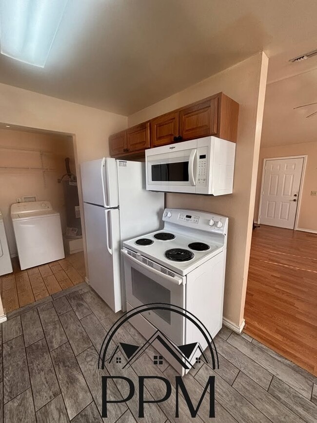 Photo - 901 Everitt St