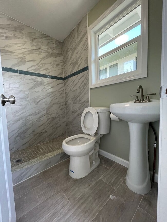 Photo - 3 bedrooms, 4 baths and detached bedroom/d...