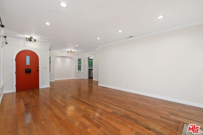 828 N Crescent Heights Blvd