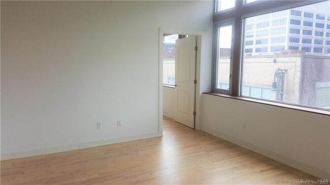 Building Photo - 804 Chapel St Unit 302