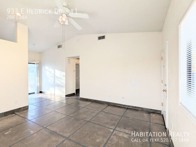 Photo - 933 E Hedrick Dr